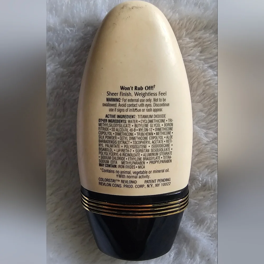 Revlon ColorStay Lite Makeup oil-free foundation in the shade Rich Tan